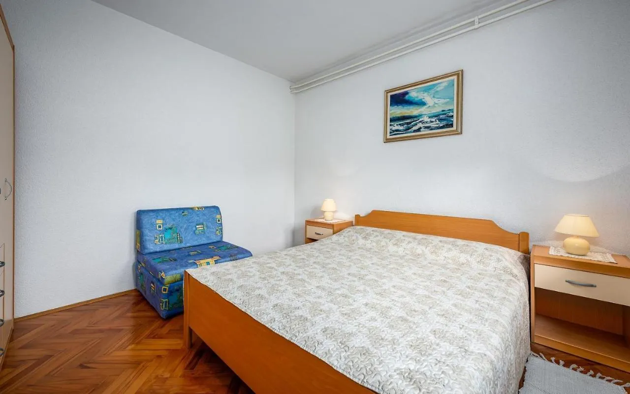 Aleks 3 House With Apartments Umag