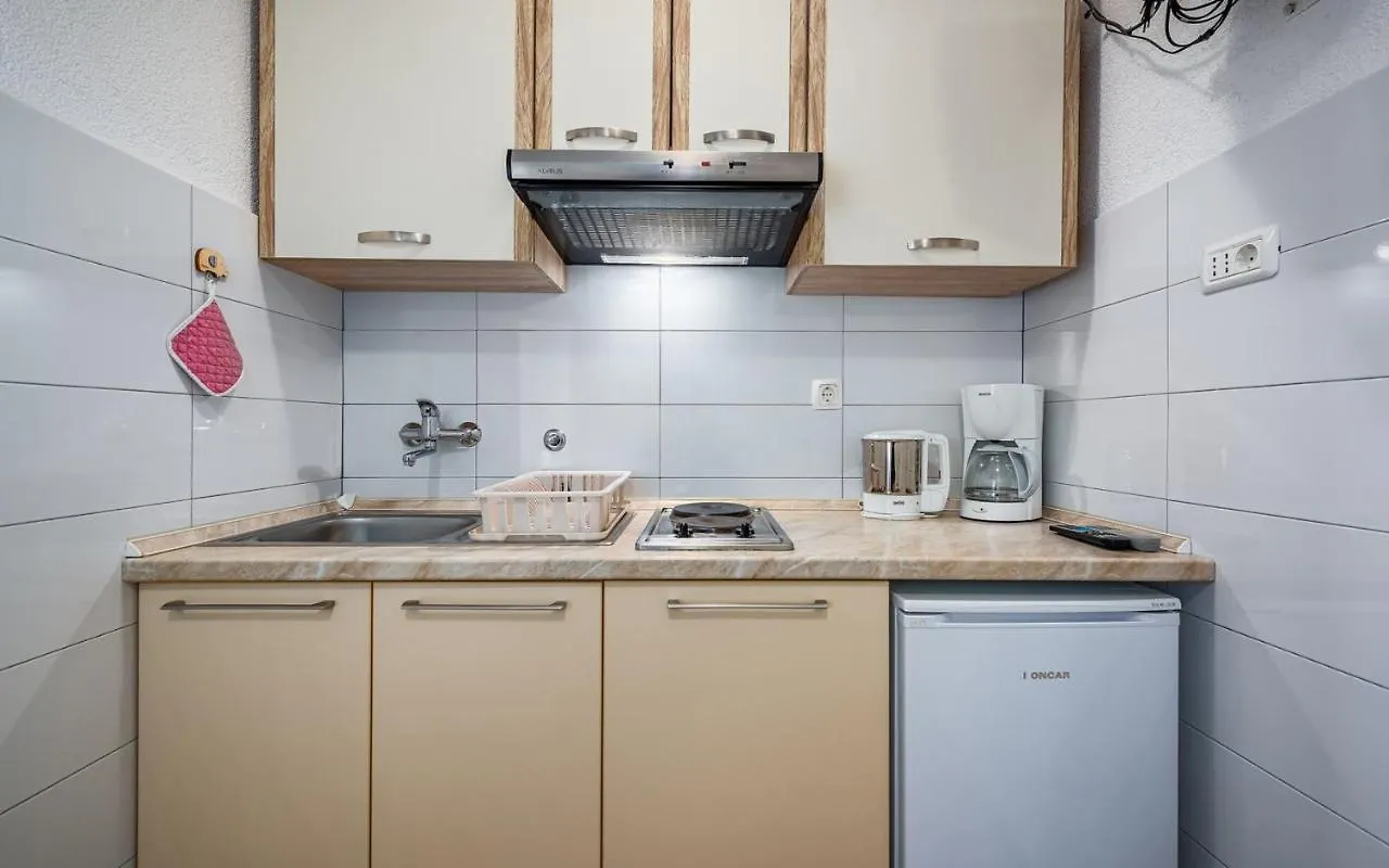 Aleks 3 House With Apartments 3*, Umag